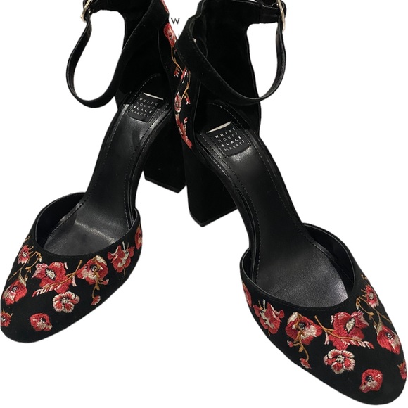 Luxe White House Black Market Piper Black Velvet and floral embroidered pumps πΉ - Picture 13 of 16